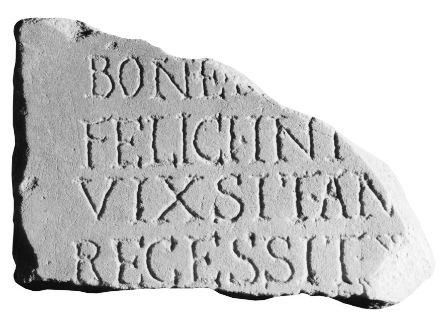 stele/ con iscrizione