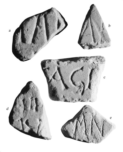 stele/ con iscrizione