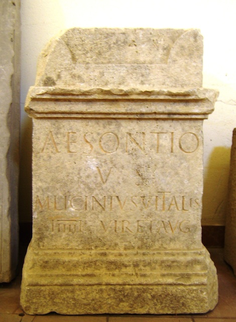 arula/ con iscrizione