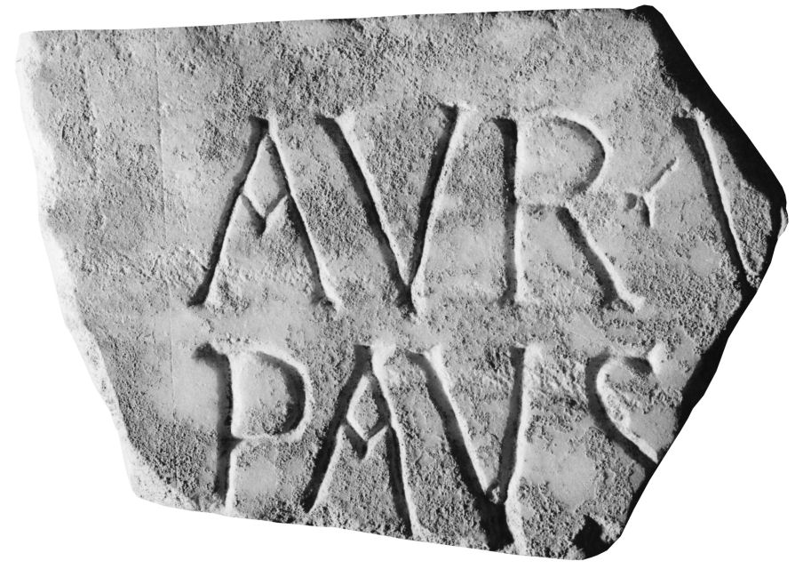 stele/ con iscrizione