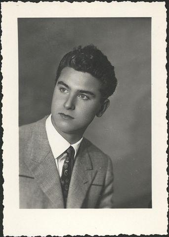 Ritratto in studio di un uomo