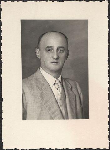 Ritratto in studio di un uomo