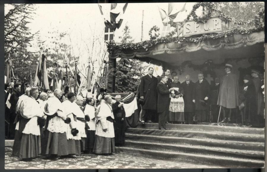 Raccolta della famiglia Piccoli