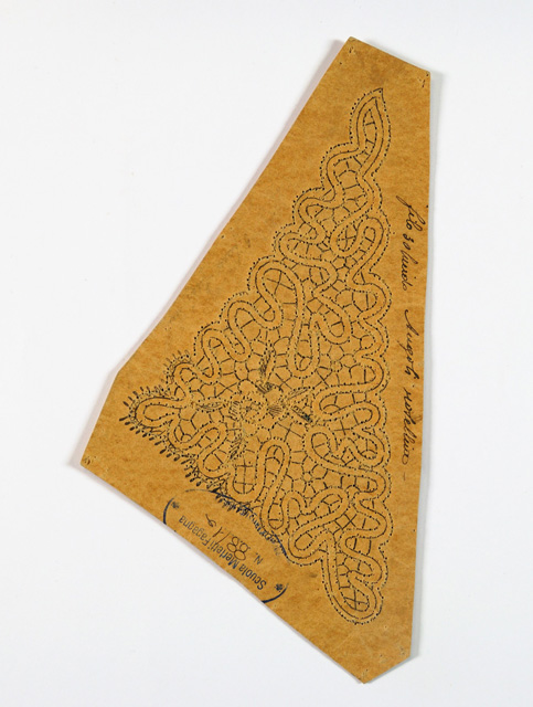 motivi decorativi geometrici e vegetali stilizzati