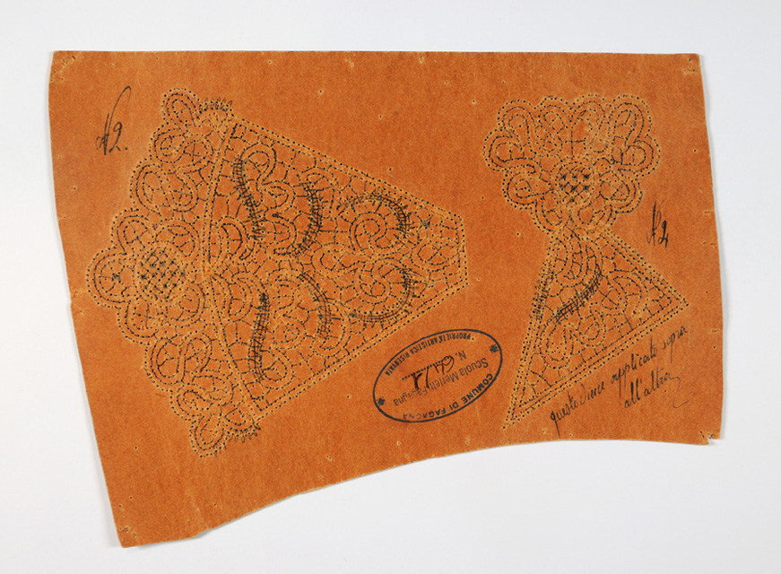 motivi decorativi geometrici e vegetali stilizzati