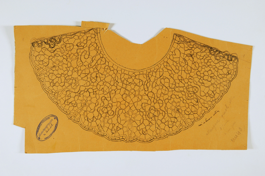 motivi decorativi geometrici e vegetali stilizzati