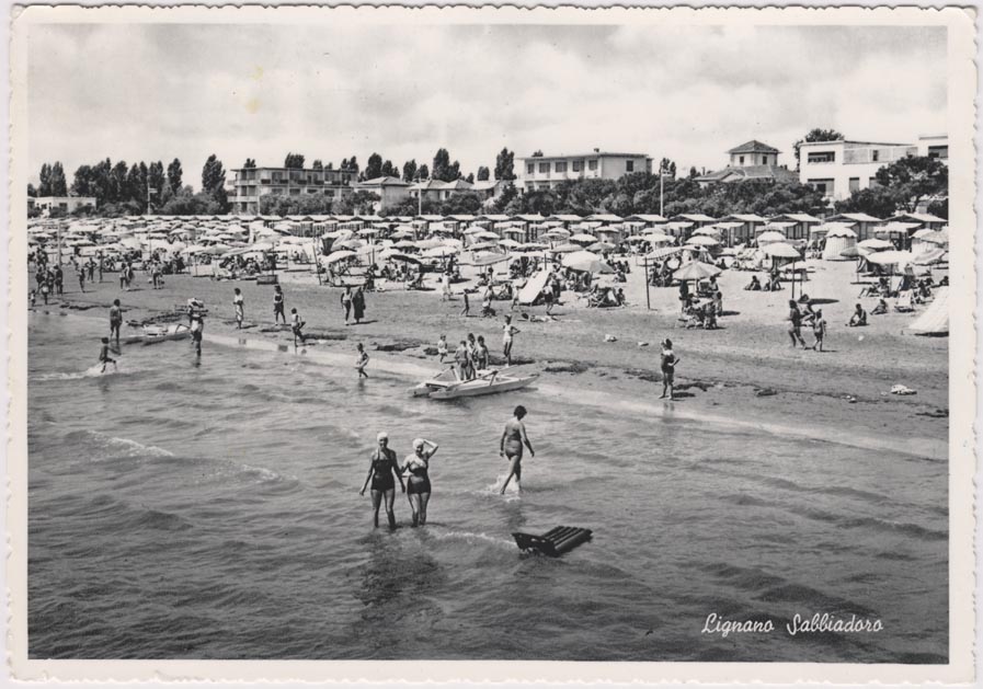 Un secolo di vacanze in cartolina