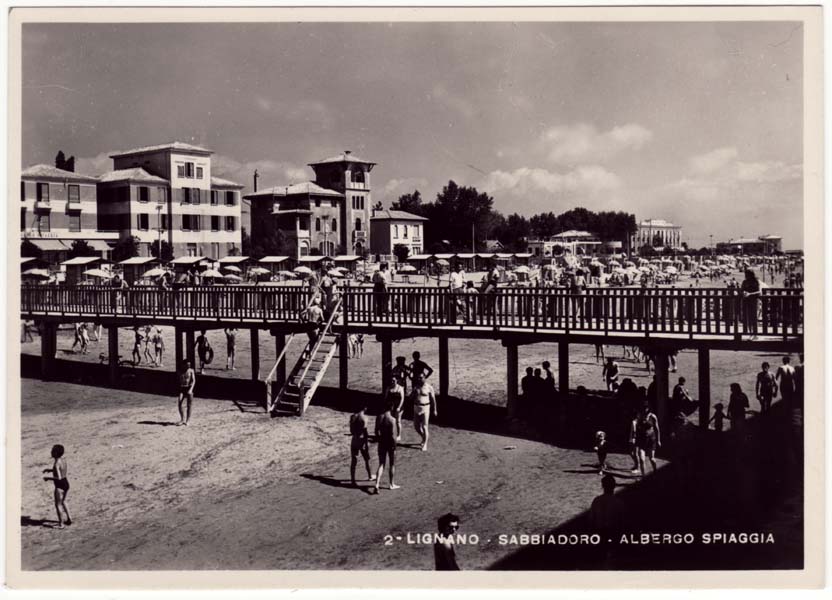 Un secolo di vacanze in cartolina