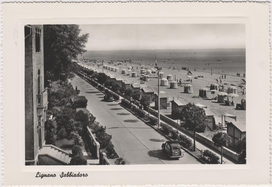 Un secolo di vacanze in cartolina