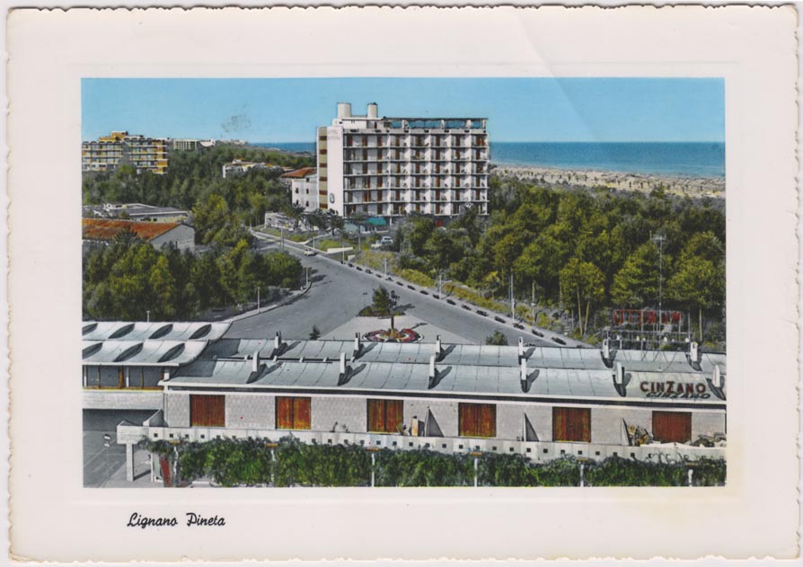 Un secolo di vacanze in cartolina