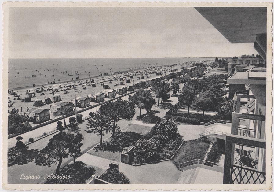 Un secolo di vacanze in cartolina