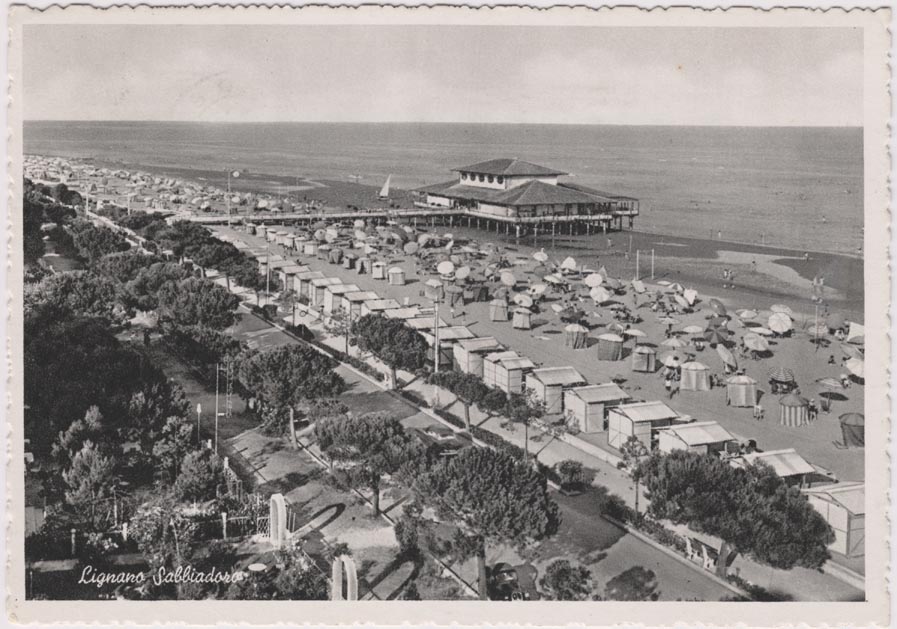 Un secolo di vacanze in cartolina