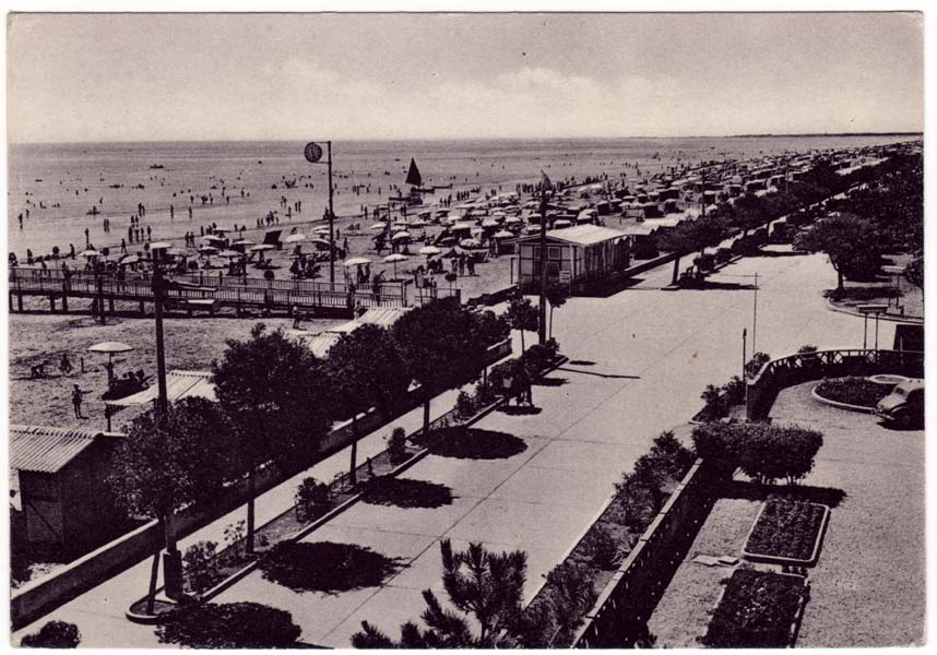 Un secolo di vacanze in cartolina