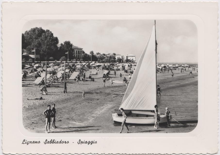 Un secolo di vacanze in cartolina
