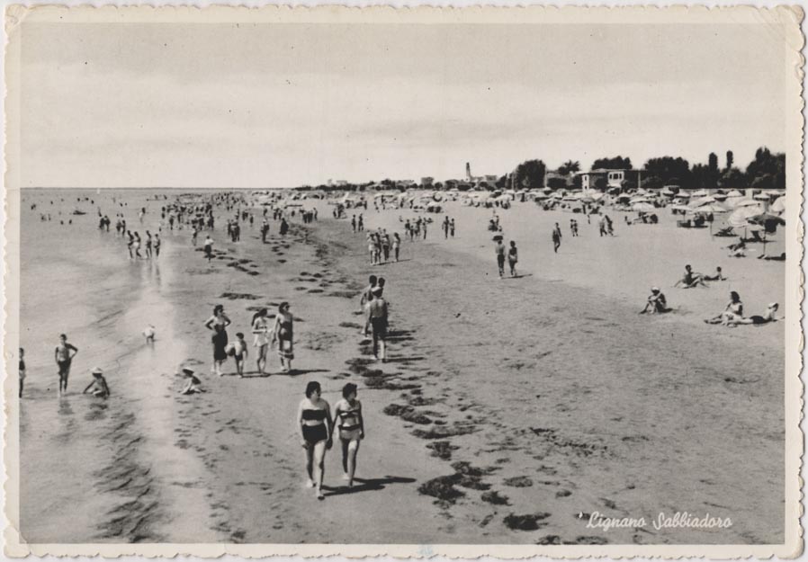 Un secolo di vacanze in cartolina