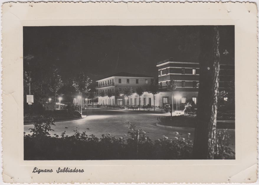 Un secolo di vacanze in cartolina