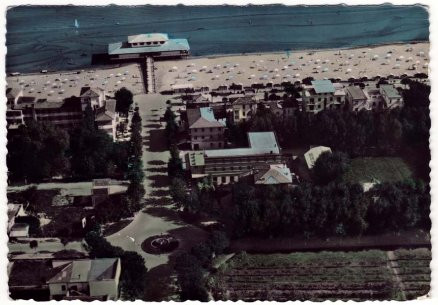 Un secolo di vacanze in cartolina