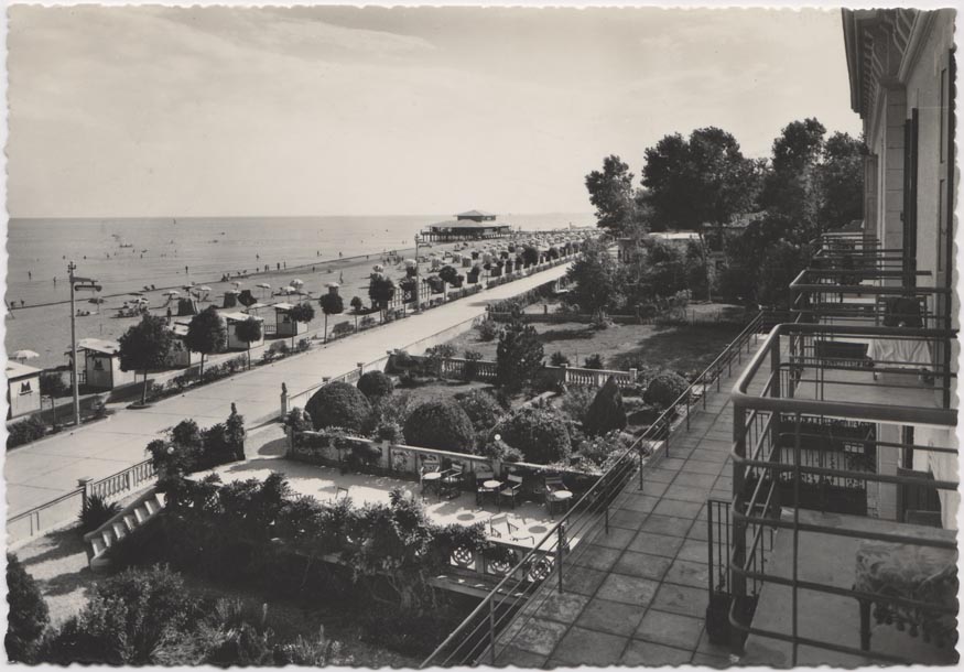 Un secolo di vacanze in cartolina