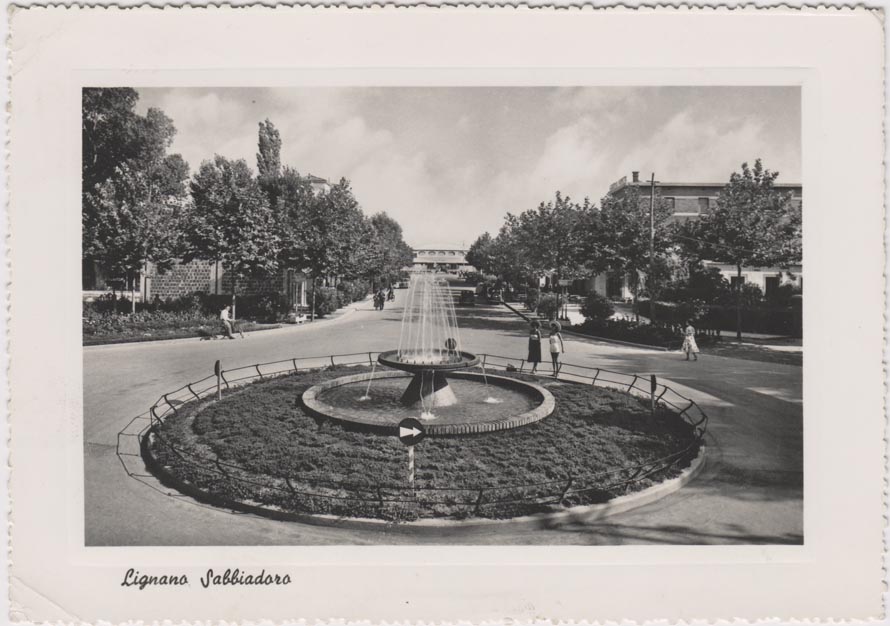 Un secolo di vacanze in cartolina