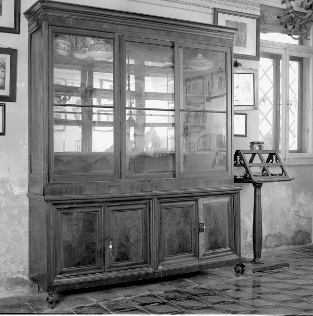 credenza con alzata