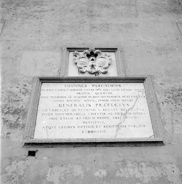 lapide commemorativa