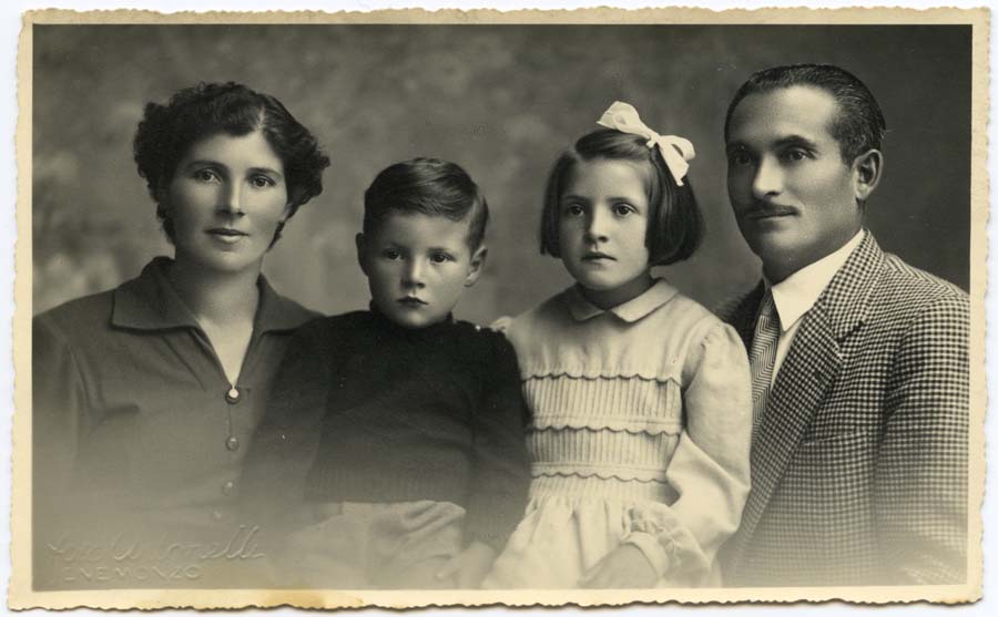 Ritratto di Erminio Fachin con la moglie Olga Beorchia e i figli Alba e Mauro Fachin