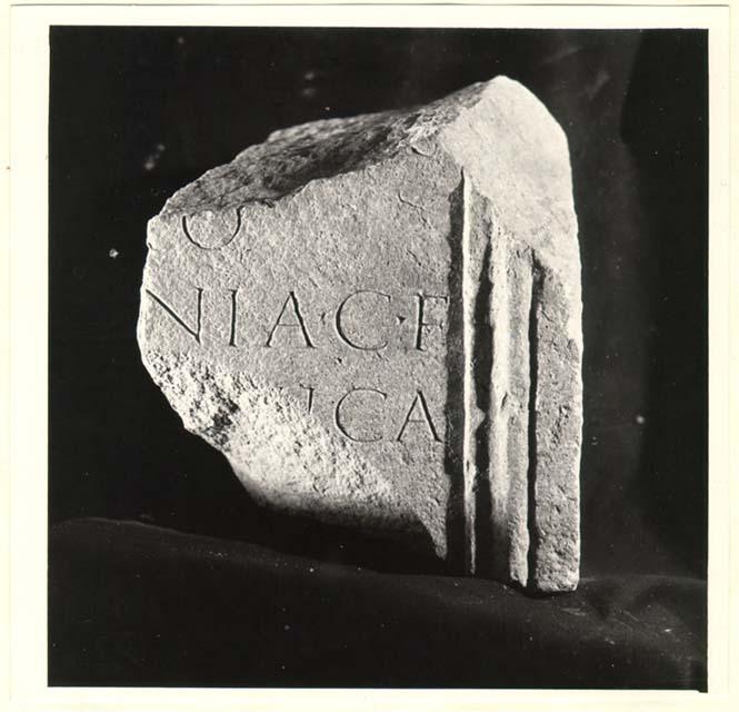 Frammento d'iscrizione sepolcrale in lingua latina di età imperiale
