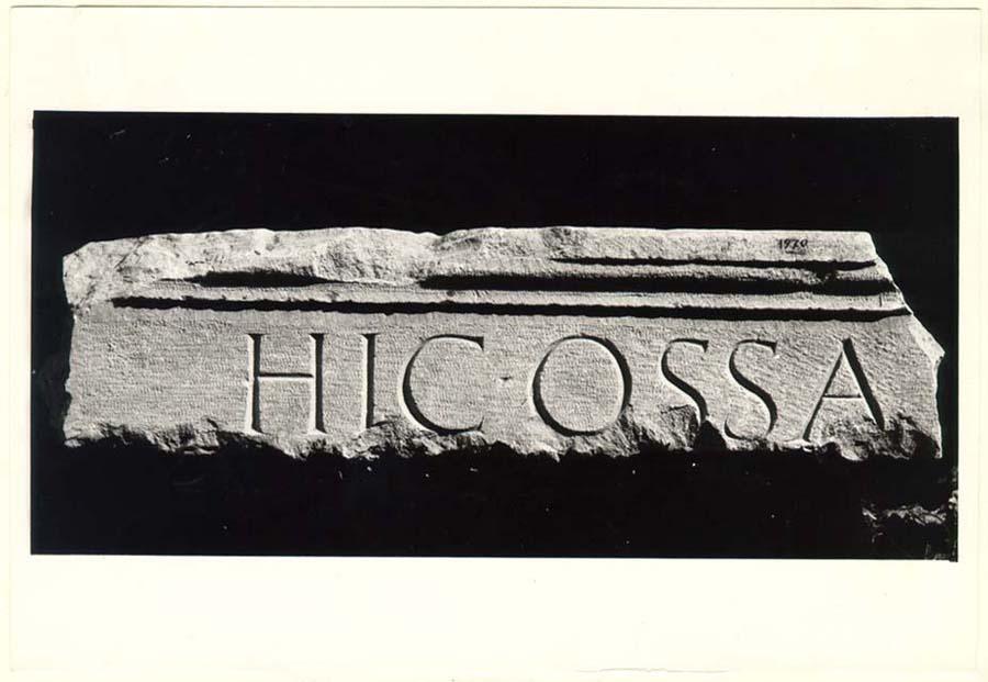 Frammento d'iscrizione sepolcrale in lingua latina di età imperiale