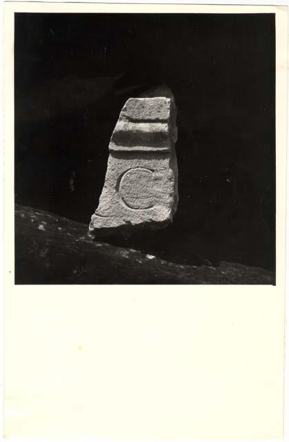 Frammento d'iscrizione sepolcrale in lingua latina di età imperiale