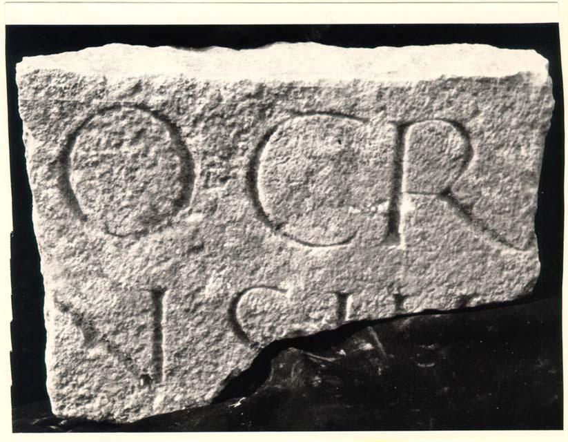 Frammento d'iscrizione sepolcrale in lingua latina di età imperiale