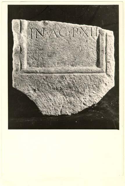 Frammento d'iscrizione sepolcrale in lingua latina di età imperiale