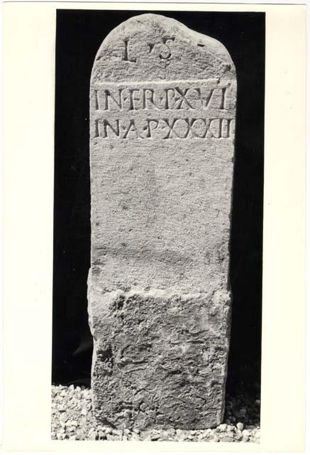 Cippo-base senza nome con iscrizione in lingua latina di età imperiale