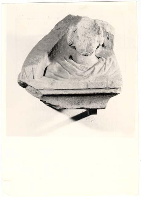 Frammento d'iscrizione sepolcrale in lingua latina di età imperiale