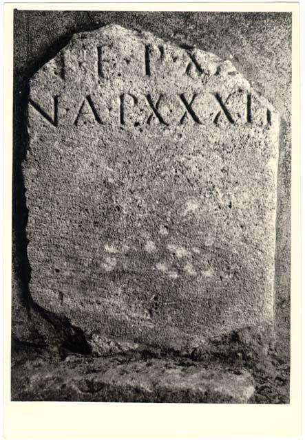 Frammento di cippo con iscrizione in lingua latina di età imperiale
