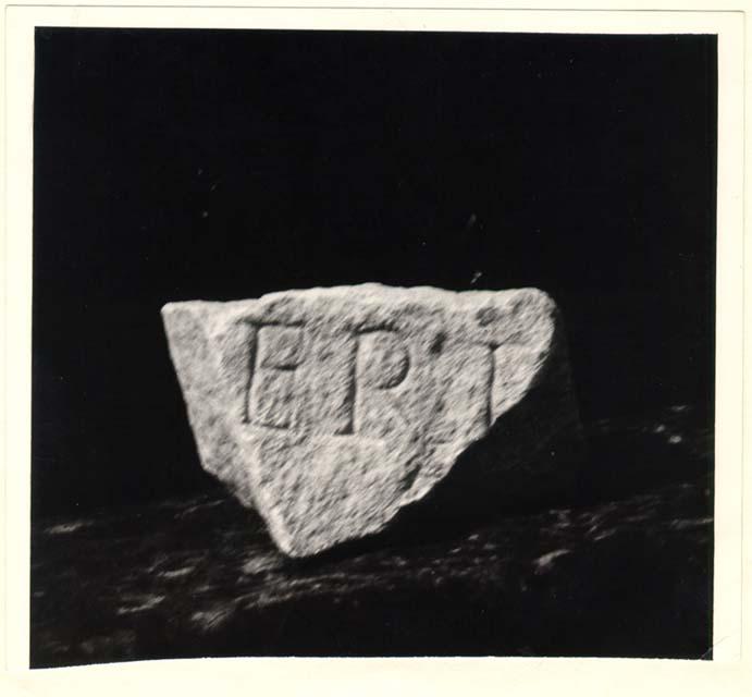 Frammento d'iscrizione sepolcrale in lingua latina di età imperiale
