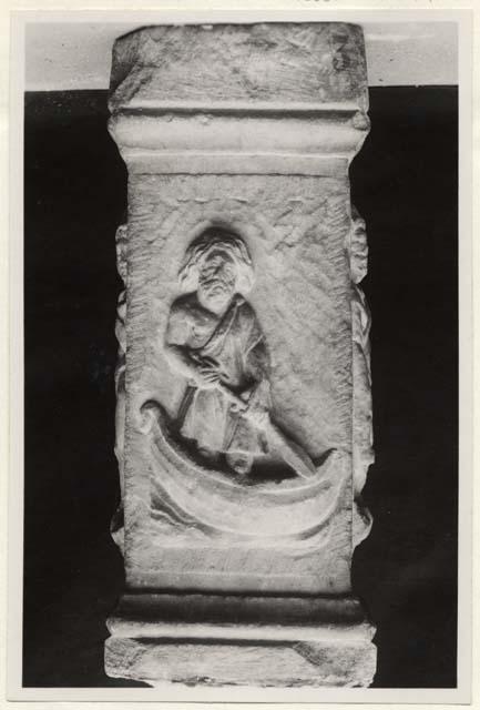 Ara con decorazione di età imperiale