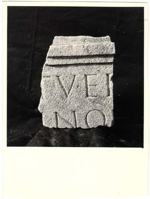 Frammento d'iscrizione sepolcrale in lingua latina di età imperiale