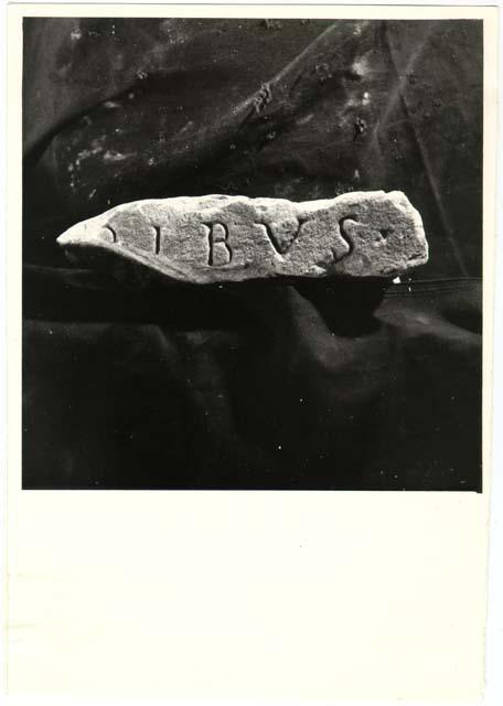 Frammento d'iscrizione sepolcrale in lingua latina di età imperiale