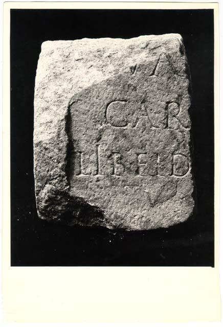 Frammento d'iscrizione sepolcrale in lingua latina di età imperiale