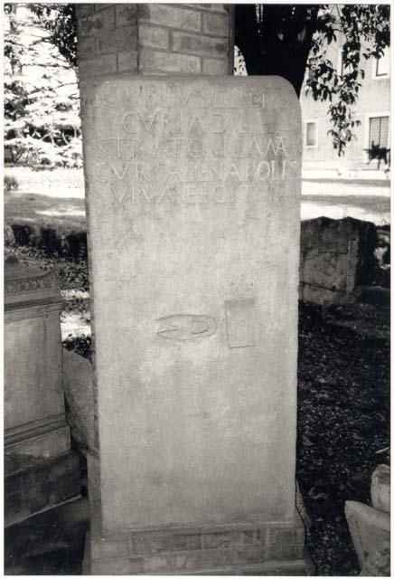 Stele con iscrizione in lingua latina di età repubblicana