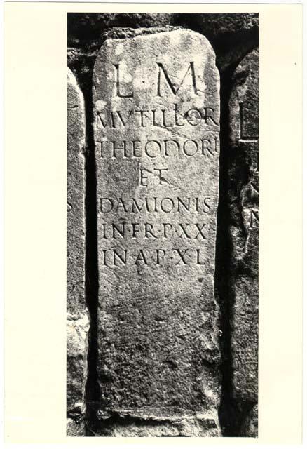 Cippo confinario con iscrizione in lingua latina di età imperiale