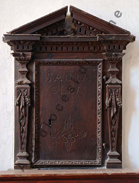 armadietto per oli santi