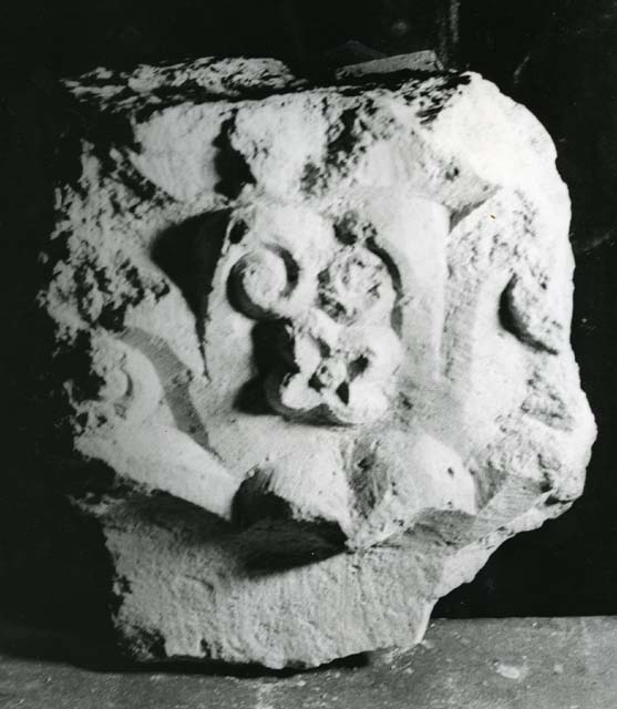 capitello/ frammento