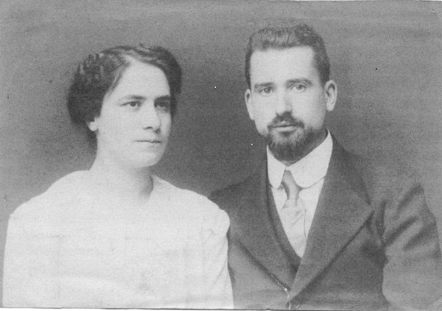 Ernesto Weiss con la moglie Ada Senigaglia agli inizi del Novecento 
Foto tratta da Le carte dei Weiss, p. 17 (fonte ASILS, FW, Fototeca, b. 953)-main
